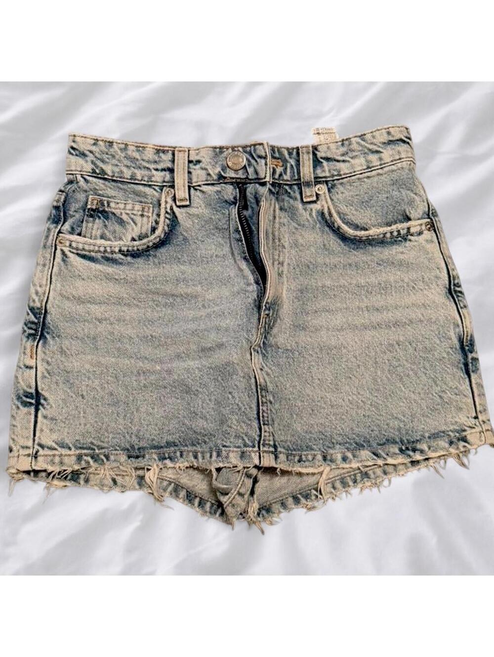 Zara Light Wash Denim Mini Skirt | XS
